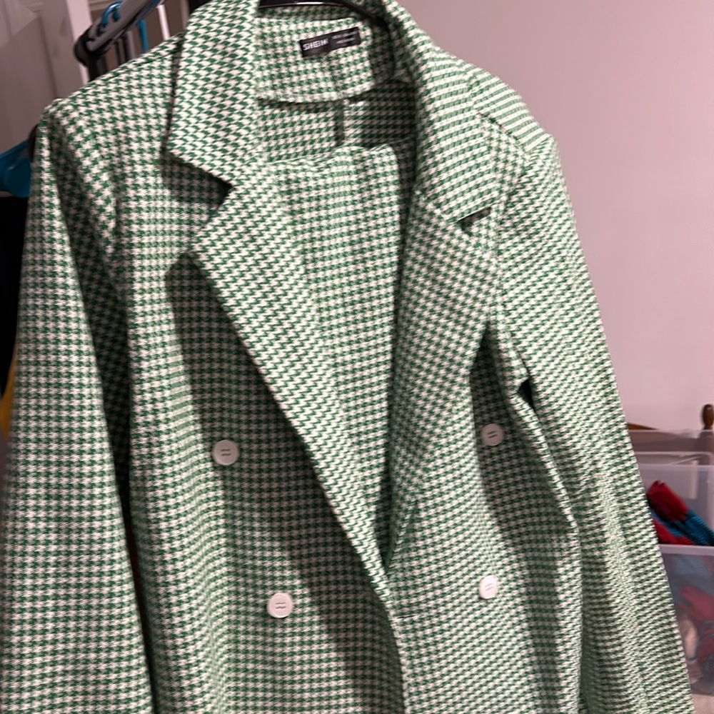 Green and white printed double breasted straight pant suit